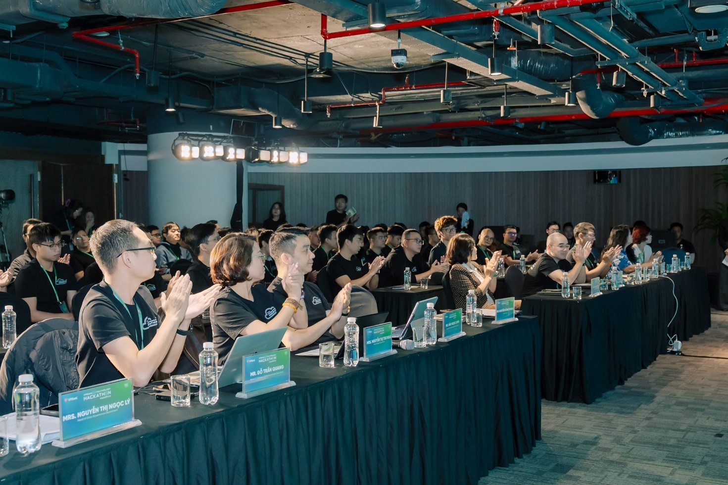 Chung kết VPBank Technology Hackathon 2025 - Senior Track: Sân chơi công nghệ quy tụ nhân tài giàu kinh nghiệm - Ảnh 1.