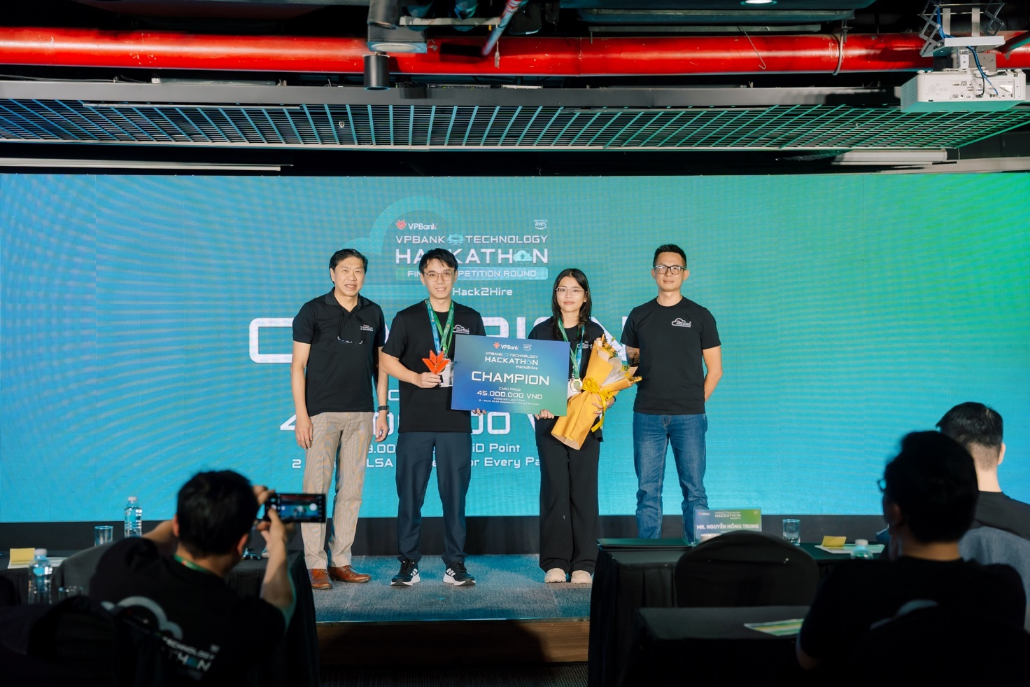 Chung kết VPBank Technology Hackathon 2025 - Senior Track: Sân chơi công nghệ quy tụ nhân tài giàu kinh nghiệm - Ảnh 2.