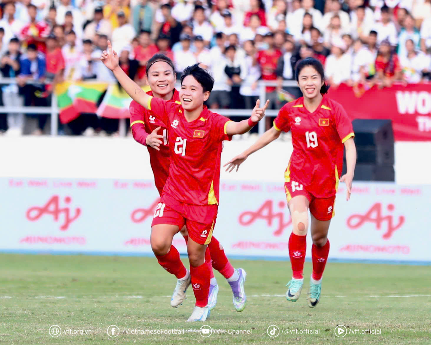 Efter en övertygande seger över Myanmar gick det vietnamesiska damlaget vidare till semifinal i SEA Games 33 - Foto 1. Thắng thuyết phục Myanmar, tuyển nữ Việt Nam vào bán kết SEA Games 33 - Ảnh 1.