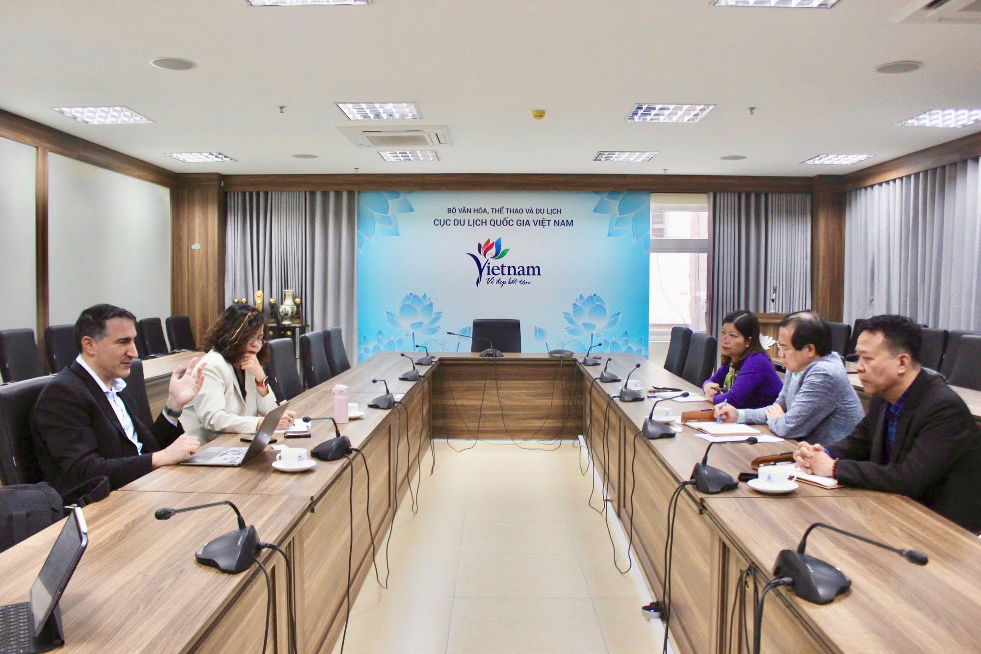 Việt Nam - EU nghiên cứu mở rộng kết nối hàng không, thúc đẩy tăng trưởng du lịch - Ảnh 3.