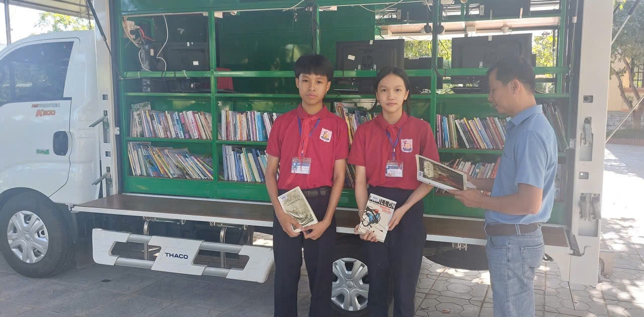 Quảng Trị: Thư viện lưu động khơi dậy tinh thần đọc sách trong cộng đồng - Ảnh 2. Quảng Trị: Thư viện lưu động khơi dậy tinh thần đọc sách trong cộng đồng - Ảnh 2.