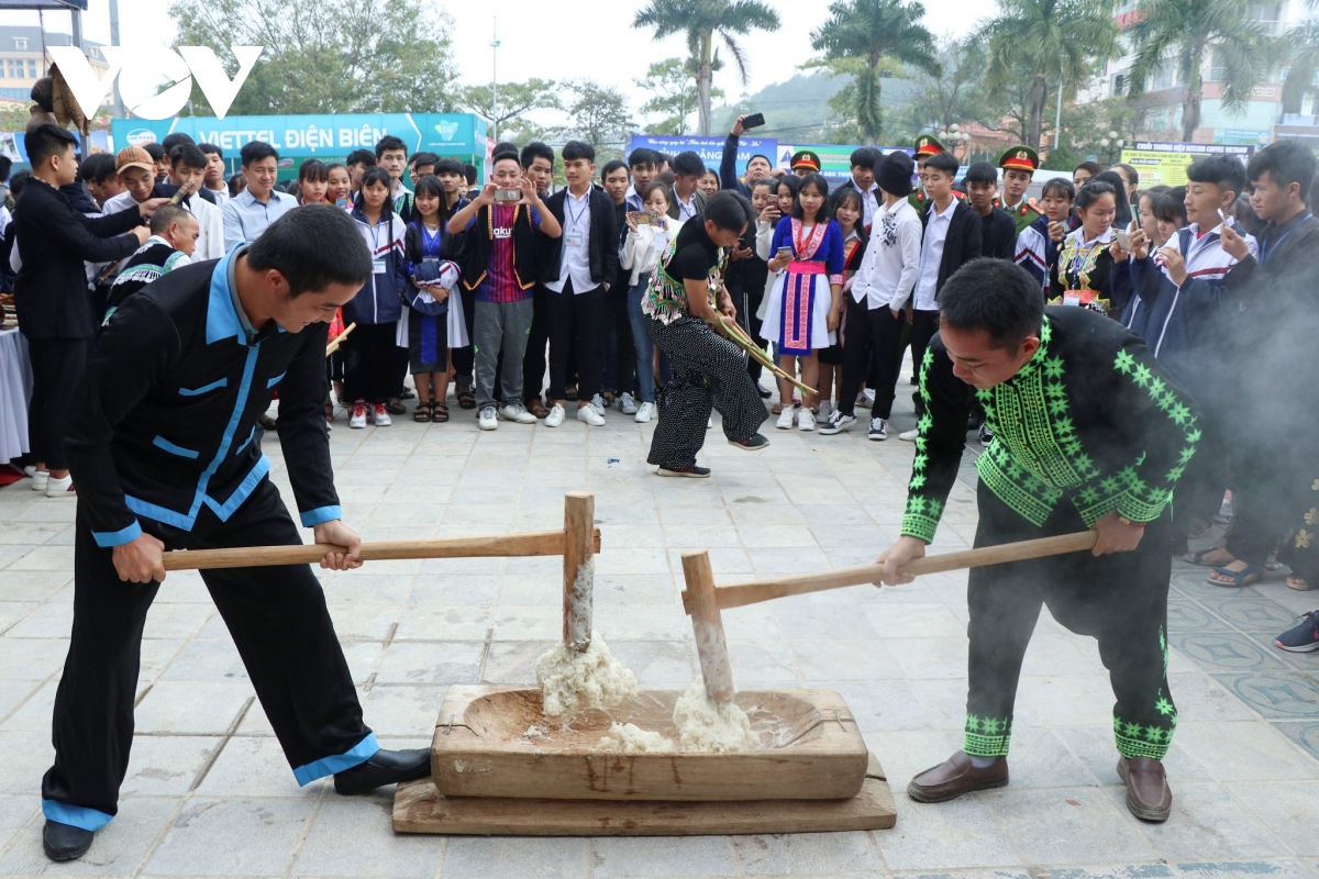 ডিয়েন বিয়েন পর্যটনকে একটি গুরুত্বপূর্ণ অর্থনৈতিক খাত হিসেবে স্থান দিচ্ছেন, যা ত্বরান্বিত প্রবৃদ্ধির একটি পর্যায়ে প্রবেশ করছে - ছবি ১। Điện Biên định vị du lịch là ngành kinh tế mũi nhọn, bước vào giai đoạn tăng tốc - Ảnh 1.