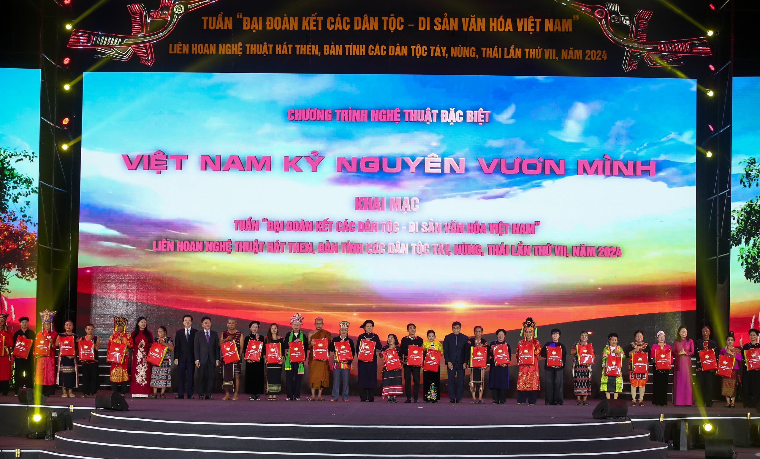 Phát huy sức mạnh văn hóa dân tộc trong phát triển đất nước hiện nay - Ảnh 1. Phát huy sức mạnh văn hóa dân tộc trong phát triển đất nước hiện nay - Ảnh 1.