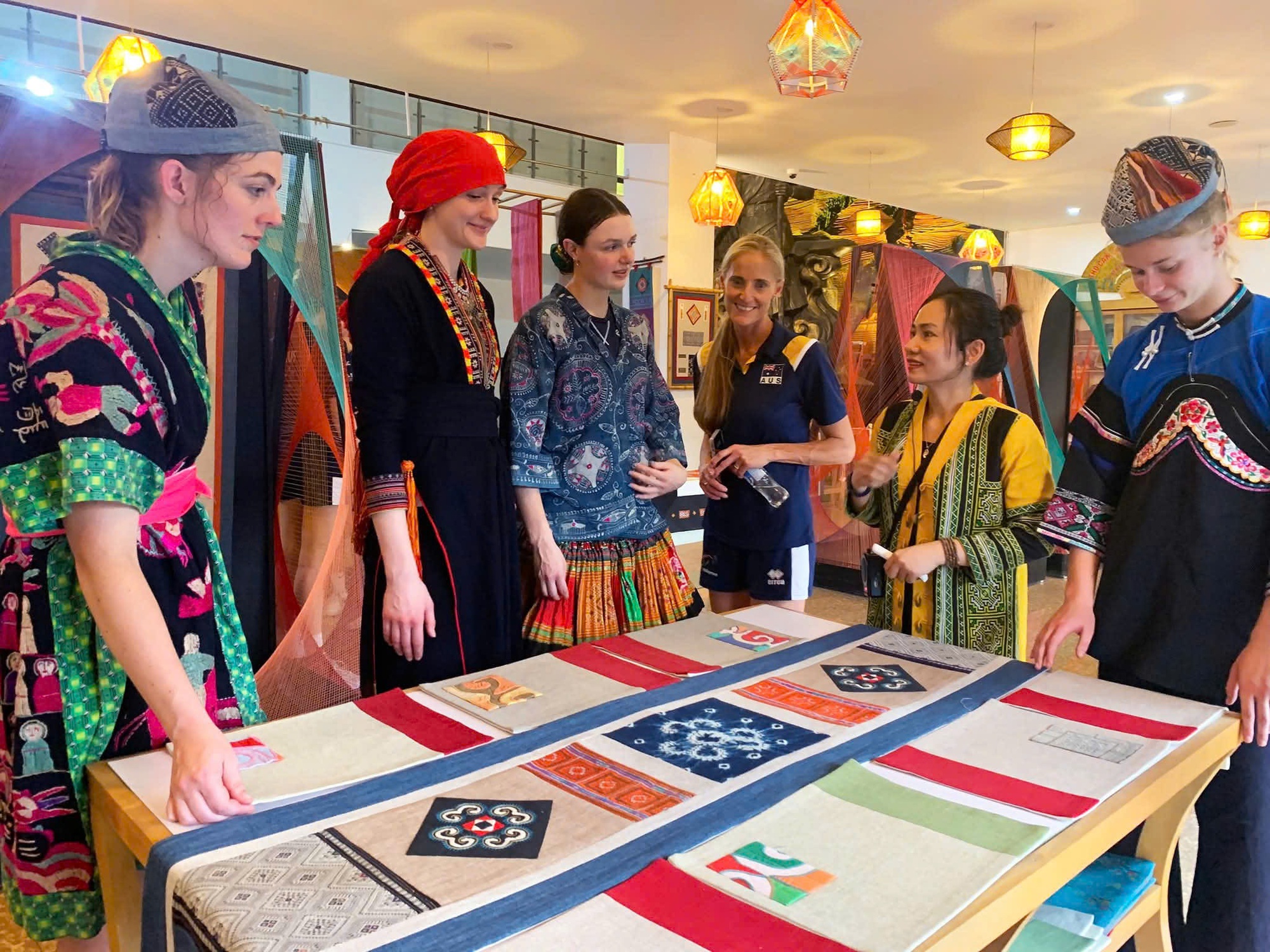 Gìn giữ và phát huy bản sắc văn hóa gắn với phát triển du lịch góp phần thay đổi mạnh mẽ đời sống đồng bào vùng dân tộc thiểu số và miền núi - Ảnh 2.