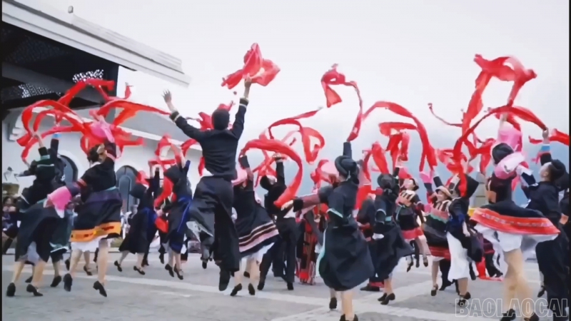 ການທ່ອງທ່ຽວລາວກາຍ: ລະດູໜາວທີ່ຕື່ນຕົວດ້ວຍງານບຸນສົ່ງທ້າຍປີຫຼາຍງານ - ຮູບທີ 1. Du lịch Lào Cai: Đánh thức mùa đông bằng chuỗi lễ hội cuối năm - Ảnh 1.