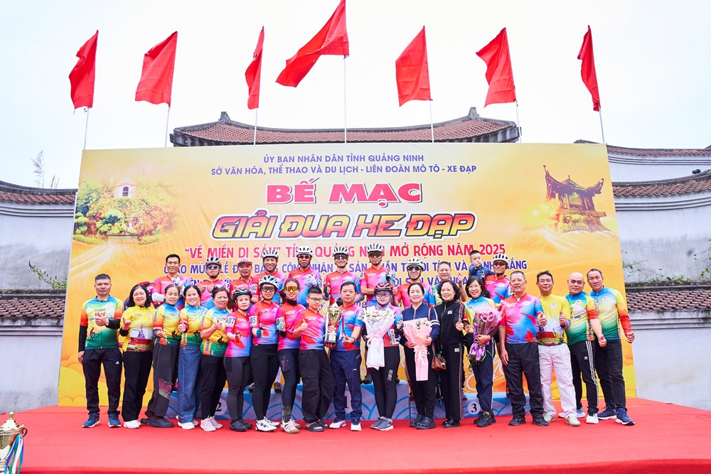 Giải đua xe đạp “Về miền di sản” mở rộng tỉnh Quảng Ninh 2025: Kết nối di sản bằng nhịp chuyển động xanh - Ảnh 6. Giải đua xe đạp “Về miền di sản” mở rộng tỉnh Quảng Ninh 2025: Kết nối di sản bằng nhịp chuyển động xanh - Ảnh 6.