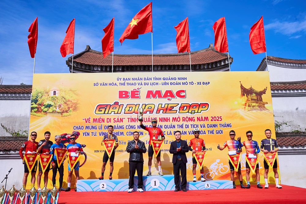 Giải đua xe đạp “Về miền di sản” mở rộng tỉnh Quảng Ninh 2025: Kết nối di sản bằng nhịp chuyển động xanh - Ảnh 7. Giải đua xe đạp “Về miền di sản” mở rộng tỉnh Quảng Ninh 2025: Kết nối di sản bằng nhịp chuyển động xanh - Ảnh 7.