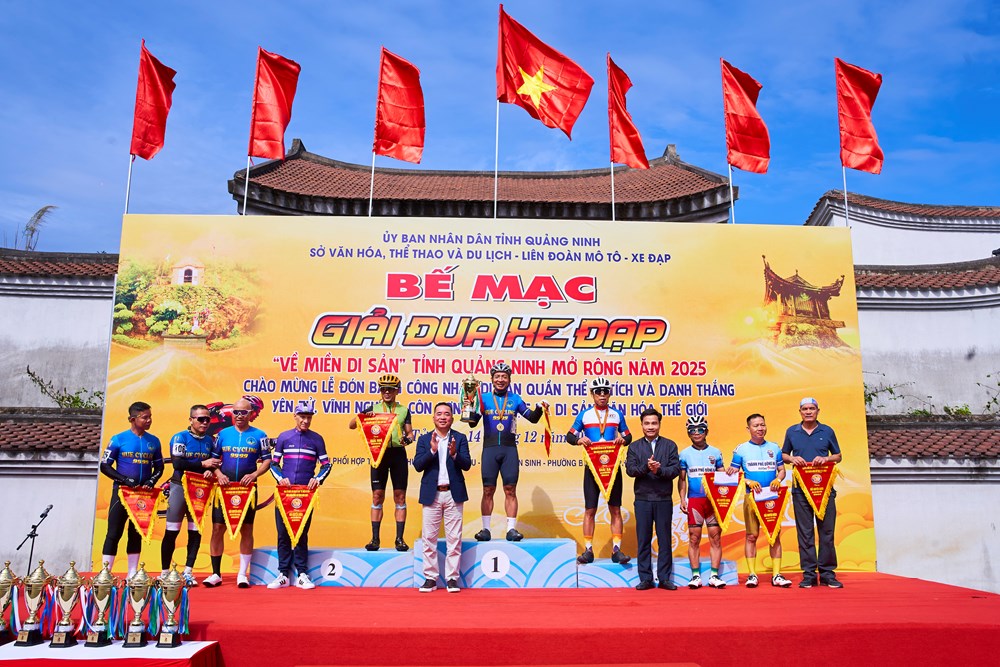 Giải đua xe đạp “Về miền di sản” mở rộng tỉnh Quảng Ninh 2025: Kết nối di sản bằng nhịp chuyển động xanh - Ảnh 8. Giải đua xe đạp “Về miền di sản” mở rộng tỉnh Quảng Ninh 2025: Kết nối di sản bằng nhịp chuyển động xanh - Ảnh 8.