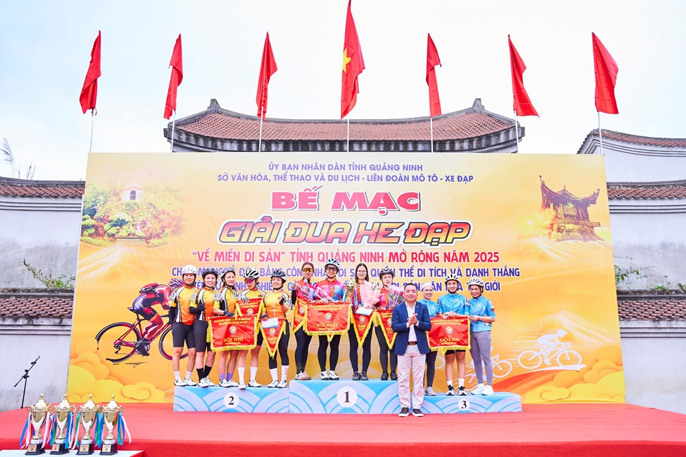 Giải đua xe đạp “Về miền di sản” mở rộng tỉnh Quảng Ninh 2025: Kết nối di sản bằng nhịp chuyển động xanh - Ảnh 9. Giải đua xe đạp “Về miền di sản” mở rộng tỉnh Quảng Ninh 2025: Kết nối di sản bằng nhịp chuyển động xanh - Ảnh 9.