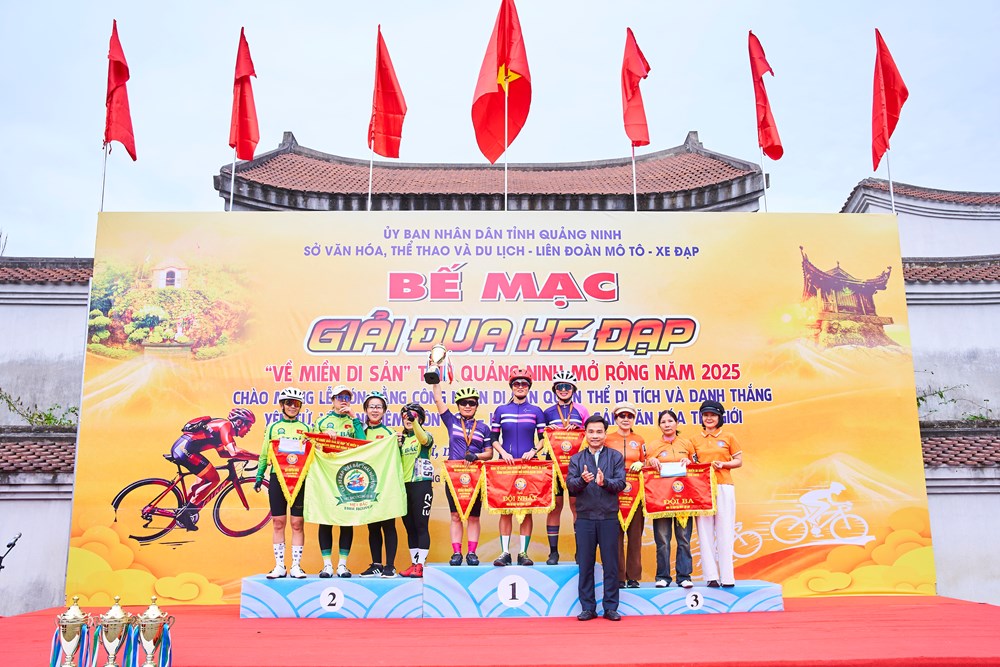 Giải đua xe đạp “Về miền di sản” mở rộng tỉnh Quảng Ninh 2025: Kết nối di sản bằng nhịp chuyển động xanh - Ảnh 10. Giải đua xe đạp “Về miền di sản” mở rộng tỉnh Quảng Ninh 2025: Kết nối di sản bằng nhịp chuyển động xanh - Ảnh 10.