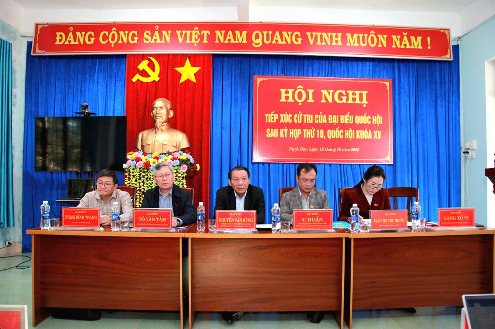 Bộ trưởng Nguyễn Văn Hùng tiếp xúc cử tri xã Ngọk Bay, tỉnh Quảng Ngãi - Ảnh 1.