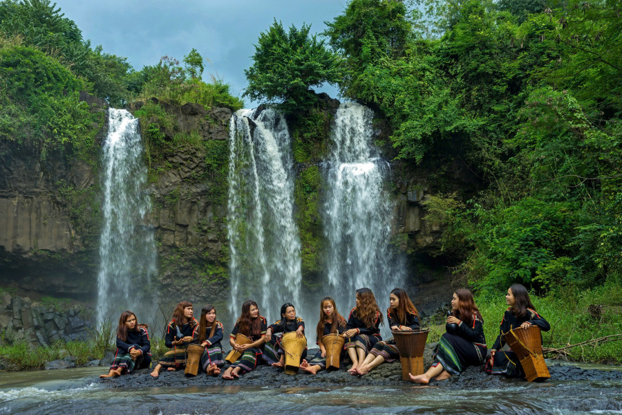 Dak Lak usiluje o to, aby se cestovní ruch stal klíčovým ekonomickým sektorem v nové fázi rozvoje - Foto 1. Đắk Lắk nỗ lực đưa du lịch trở thành ngành kinh tế mũi nhọn trong giai đoạn phát triển mới - Ảnh 1.
