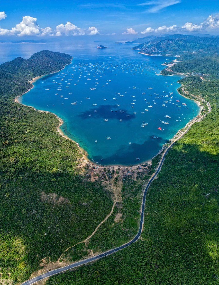 Dak Lak usiluje o to, aby se cestovní ruch stal klíčovým ekonomickým sektorem v nové fázi rozvoje - Foto 4. Đắk Lắk nỗ lực đưa du lịch trở thành ngành kinh tế mũi nhọn trong giai đoạn phát triển mới - Ảnh 4.