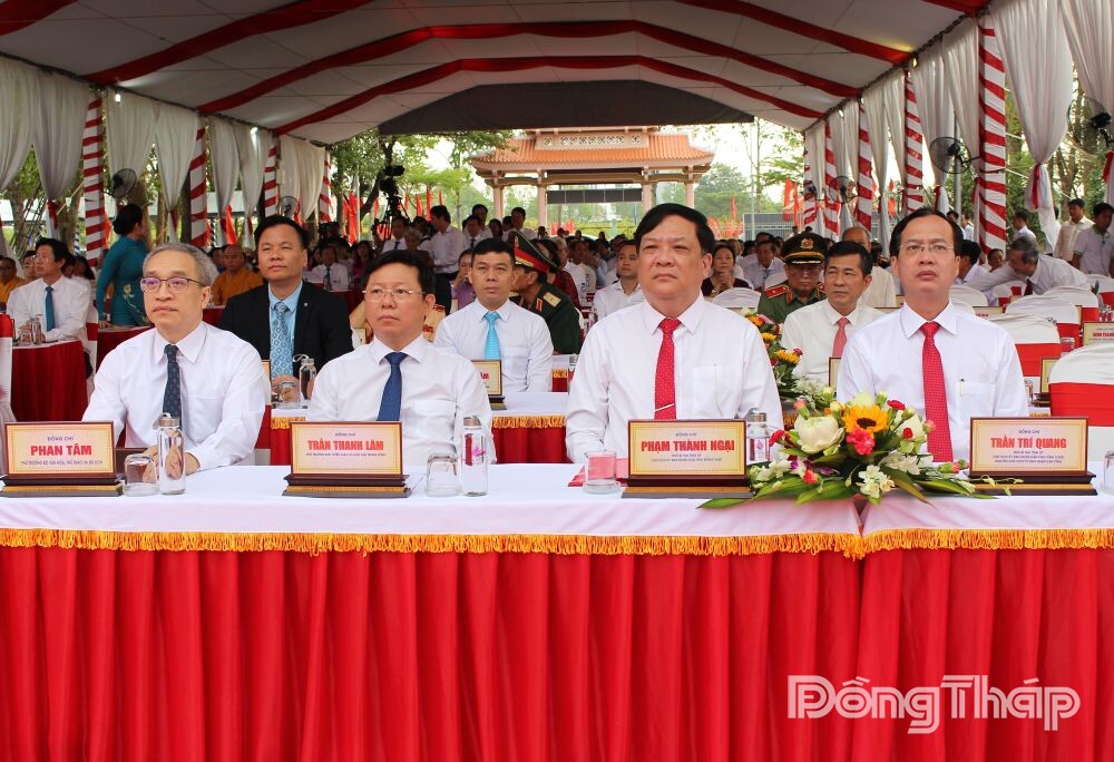 Đồng Tháp: Lễ đón nhận Bằng xếp hạng Di tích quốc gia đặc biệt mộ Cụ Phó bảng Nguyễn Sinh Sắc - Ảnh 2. Đồng Tháp: Lễ đón nhận Bằng xếp hạng Di tích quốc gia đặc biệt mộ Cụ Phó bảng Nguyễn Sinh Sắc - Ảnh 2.