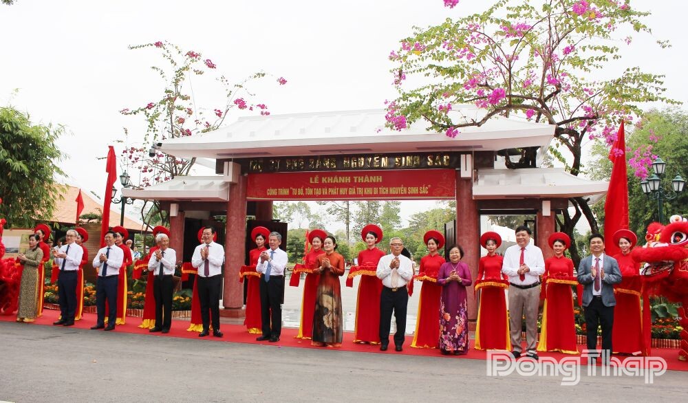 Đồng Tháp: Lễ đón nhận Bằng xếp hạng Di tích quốc gia đặc biệt mộ Cụ Phó bảng Nguyễn Sinh Sắc - Ảnh 4. Đồng Tháp: Lễ đón nhận Bằng xếp hạng Di tích quốc gia đặc biệt mộ Cụ Phó bảng Nguyễn Sinh Sắc - Ảnh 4.