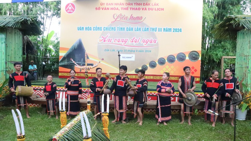 Hơn 800 nghệ nhân, diễn viên dân gian tham gia Liên hoan Văn hóa cồng chiêng và nhạc cụ truyền thống các dân tộc tỉnh Đắk Lắk năm 2025 - Ảnh 1.