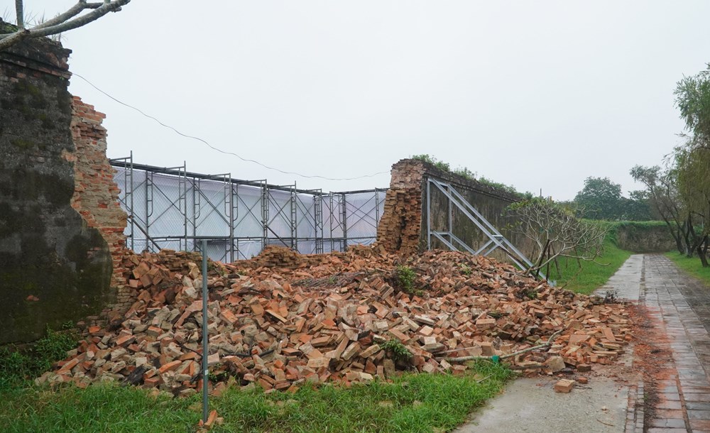 TP. Huế chi 2,2 tỉ đồng xử lý khẩn cấp sự cố sập tường Hoàng thành - Ảnh 1.