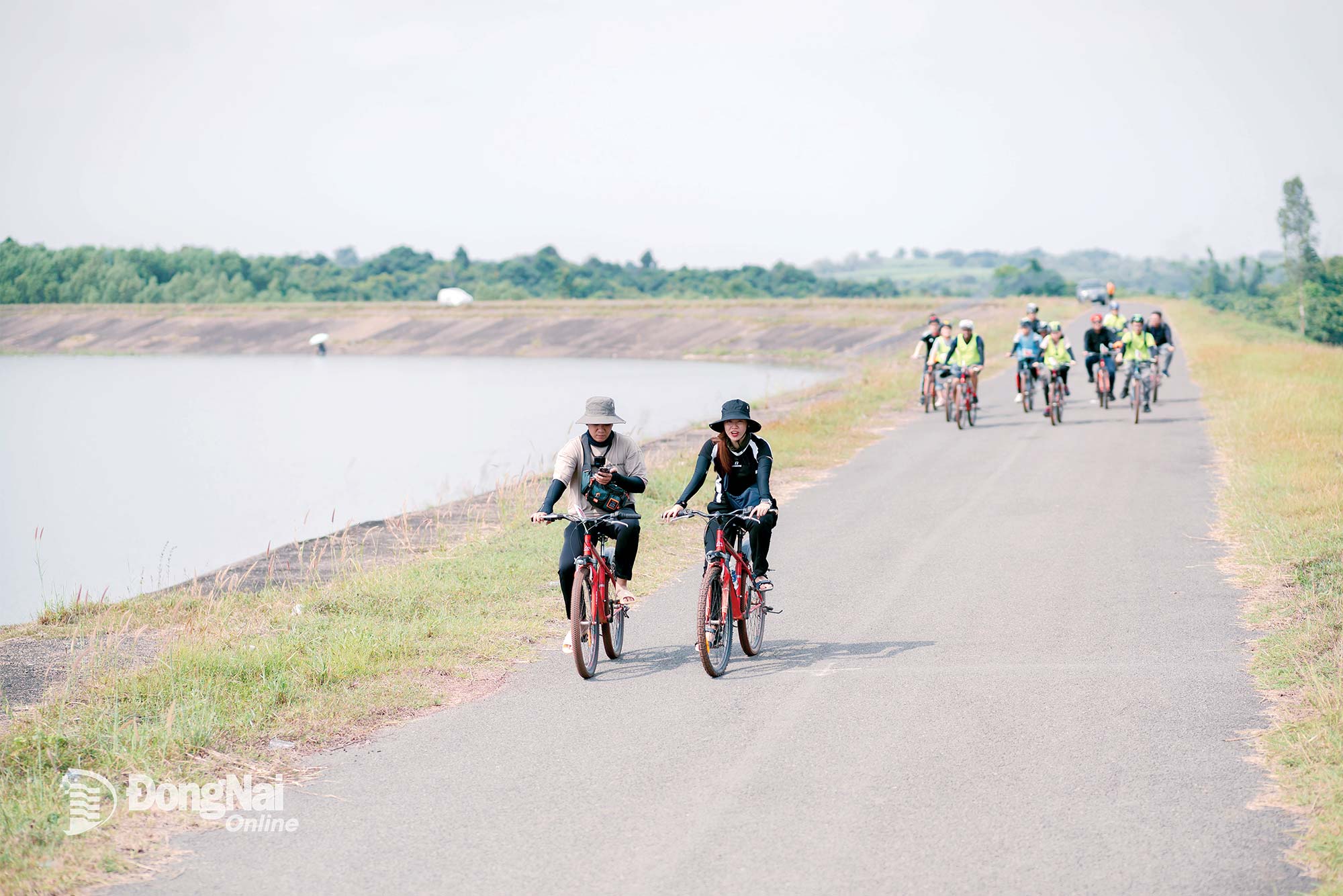 Dong Nai Tourism op weg om het groene en duurzame toerismemerk te positioneren - Foto 1. Du lịch Đồng Nai trong hành trình định vị thương hiệu du lịch xanh, bền vững - Ảnh 1.