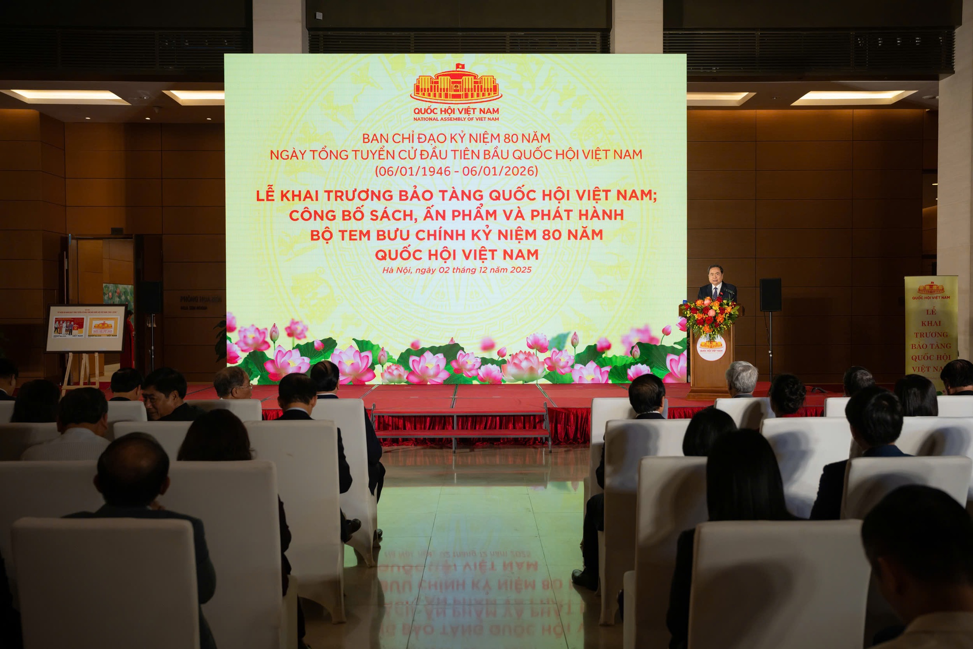Khai trương Bảo tàng Quốc hội Việt Nam và công bố các bộ sách, ấn phẩm và phát hành bộ tem bưu chính Kỷ niệm 80 năm Quốc hội Việt Nam - Ảnh 8. Khai trương Bảo tàng Quốc hội Việt Nam và công bố các bộ sách, ấn phẩm và phát hành bộ tem bưu chính Kỷ niệm 80 năm Quốc hội Việt Nam - Ảnh 8.