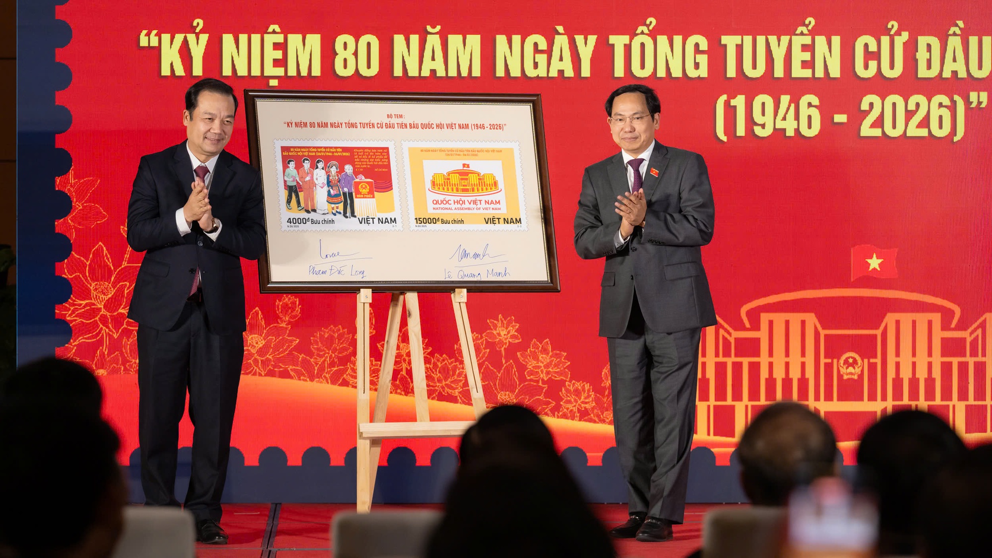 Khai trương Bảo tàng Quốc hội Việt Nam và công bố các bộ sách, ấn phẩm và phát hành bộ tem bưu chính Kỷ niệm 80 năm Quốc hội Việt Nam - Ảnh 10. Khai trương Bảo tàng Quốc hội Việt Nam và công bố các bộ sách, ấn phẩm và phát hành bộ tem bưu chính Kỷ niệm 80 năm Quốc hội Việt Nam - Ảnh 10.