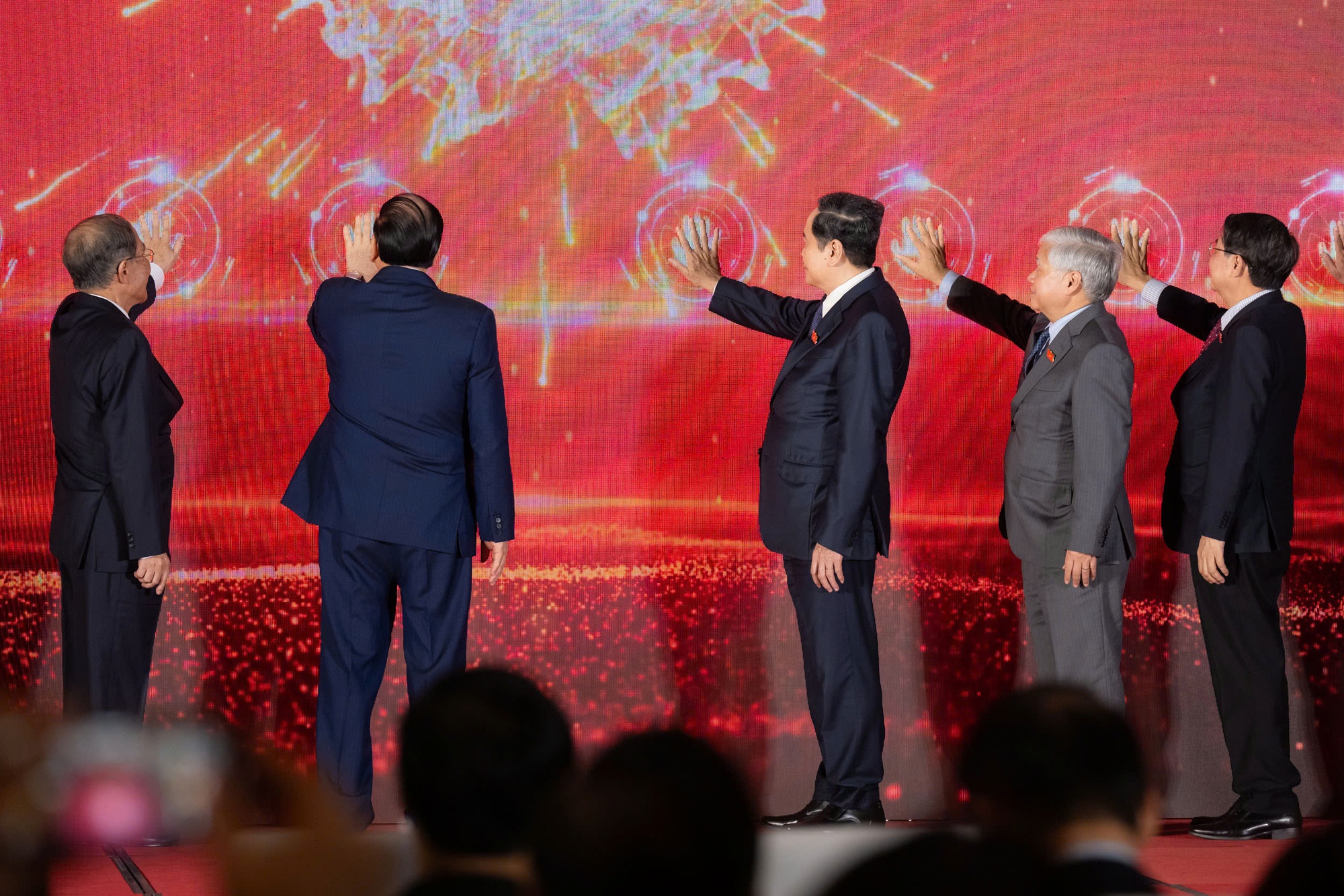 Khai trương Bảo tàng Quốc hội Việt Nam và công bố các bộ sách, ấn phẩm và phát hành bộ tem bưu chính Kỷ niệm 80 năm Quốc hội Việt Nam - Ảnh 9. Khai trương Bảo tàng Quốc hội Việt Nam và công bố các bộ sách, ấn phẩm và phát hành bộ tem bưu chính Kỷ niệm 80 năm Quốc hội Việt Nam - Ảnh 9.