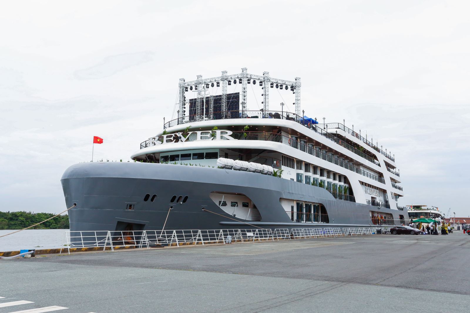 Thị trường du thuyền bật sáng kinh tế đêm TP Hồ Chí Minh - Ảnh 1. Thị trường du thuyền bật sáng kinh tế đêm TP Hồ Chí Minh - Ảnh 1.