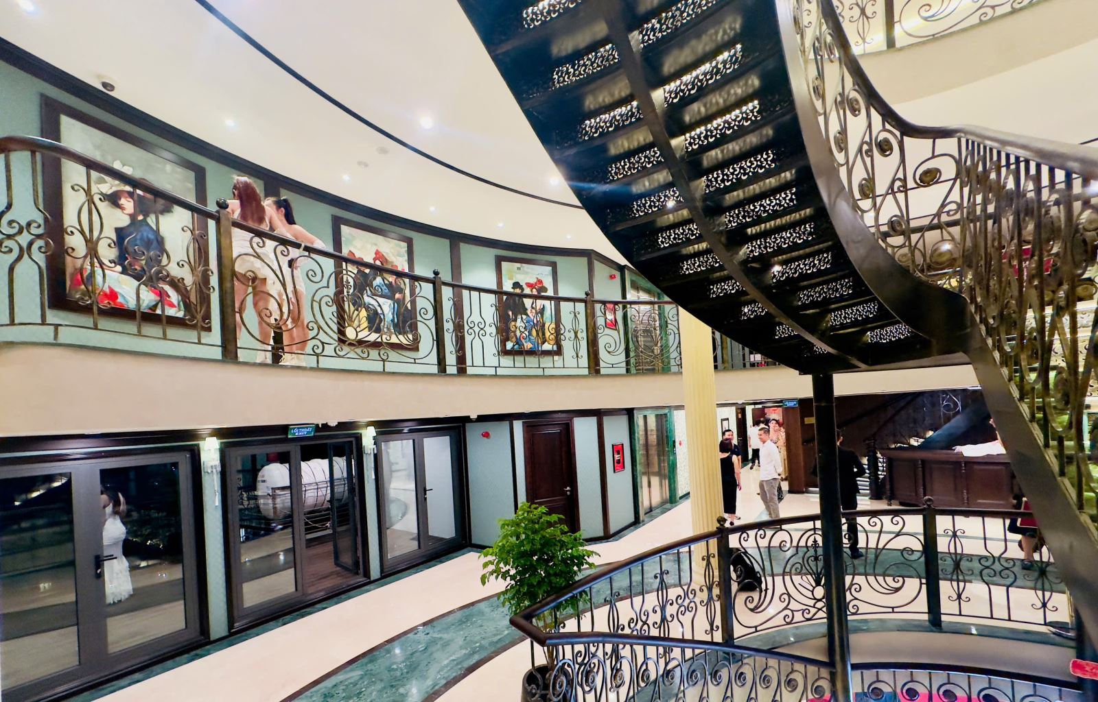 Thị trường du thuyền bật sáng kinh tế đêm TP Hồ Chí Minh - Ảnh 3. Thị trường du thuyền bật sáng kinh tế đêm TP Hồ Chí Minh - Ảnh 3.