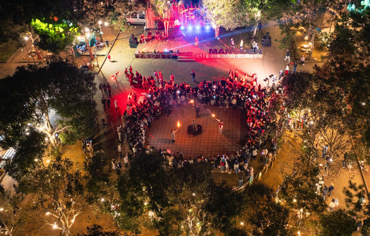 ក្វាងង៉ាយ៖ បានស្វាគមន៍ភ្ញៀវទេសចរចំនួន ៥,២ លាននាក់ ប្រាក់ចំណូលបានឈានដល់ ៣.៧០០ ពាន់លានដុង - រូបថតទី ១។ Quảng Ngãi: Đón 5,2 triệu lượt khách, doanh thu đạt 3.700 tỷ đồng - Ảnh 1.