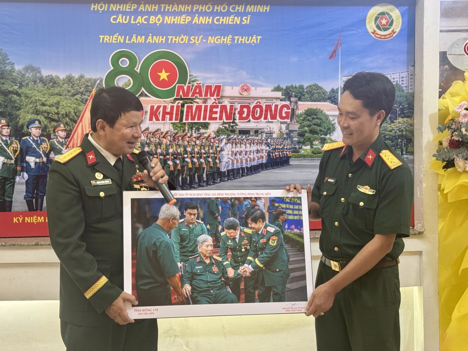 Khai mạc triển lãm ảnh '80 năm hào khí miền Đông' - Ảnh 4.