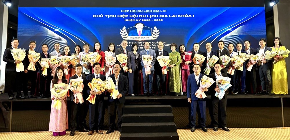 A Gia Lai Tartományi Turisztikai Egyesület hivatalosan megkezdi első ciklusát - 4. kép. Hiệp hội Du lịch tỉnh Gia Lai chính thức bước vào nhiệm kỳ đầu tiên - Ảnh 4.