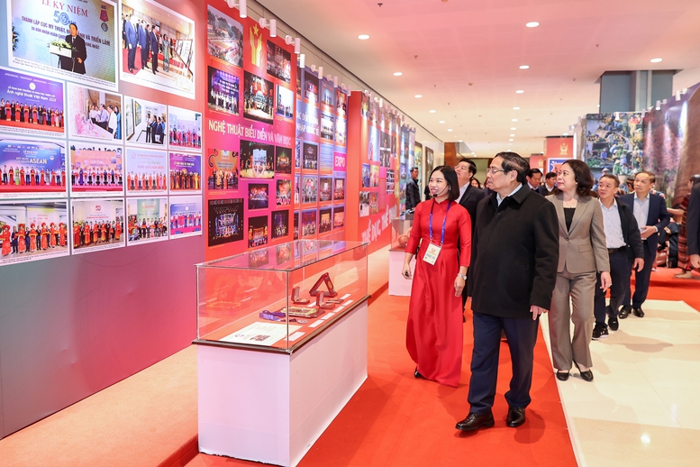 Thủ tướng: Tổ chức Đại hội Thi đua yêu nước toàn quốc lần thứ XI trang trọng, nghiêm túc, vui tươi, lành mạnh, đặc sắc, có tính lan tỏa cao - Ảnh 8.