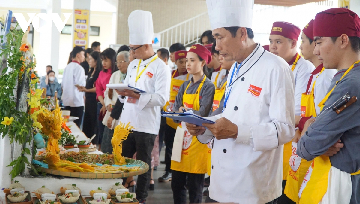 Ngành du lịch Việt Nam tái cơ cấu, phát triển bền vững - Ảnh 2.