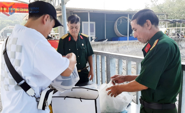 Quảng Ninh: Tăng cường phổ biến pháp luật trong hoạt động du lịch - Ảnh 4. Quảng Ninh: Tăng cường phổ biến pháp luật trong hoạt động du lịch - Ảnh 4.