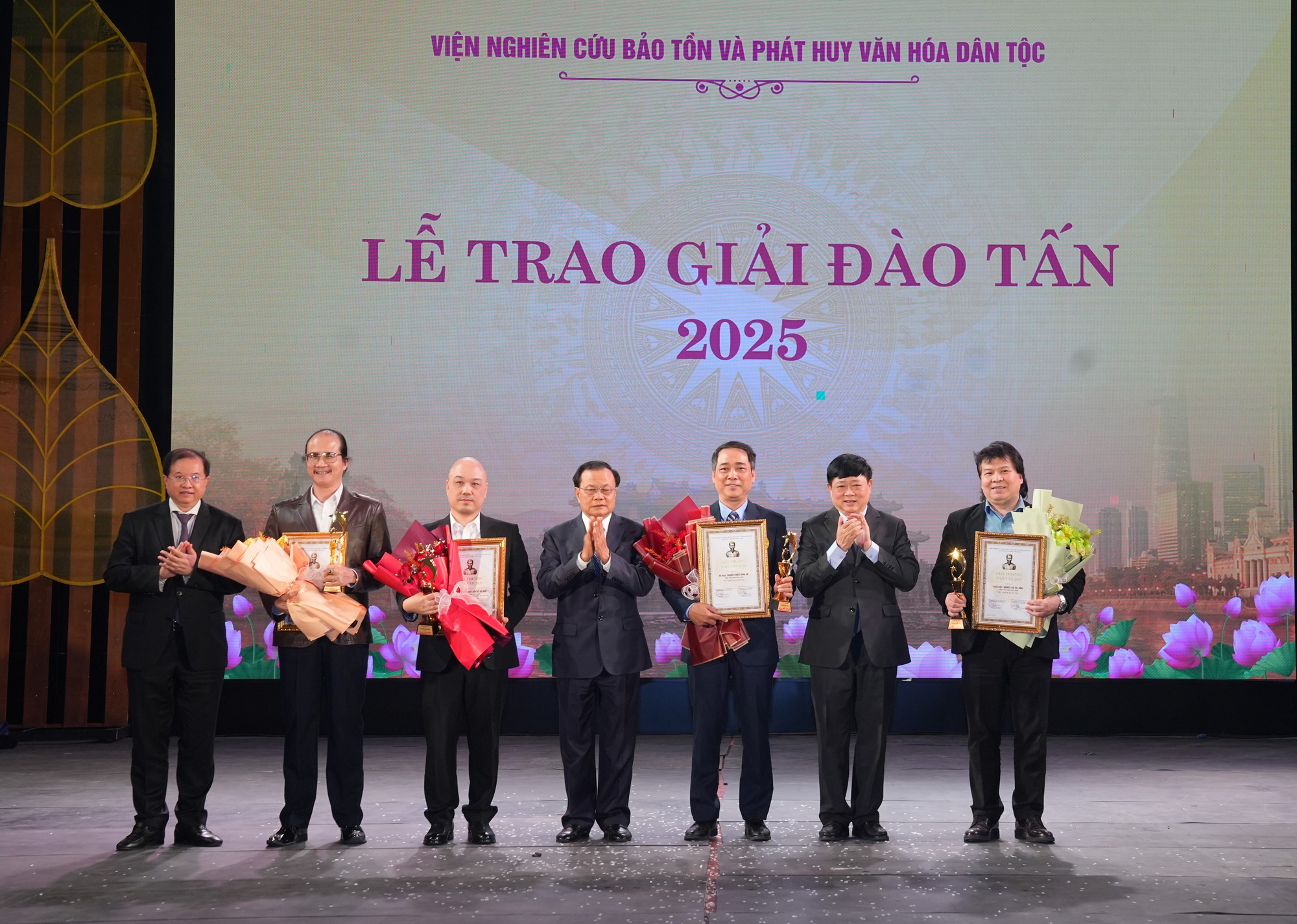 25 năm vì sự nghiệp bảo tồn và phát huy văn hóa dân tộc - Ảnh 2.