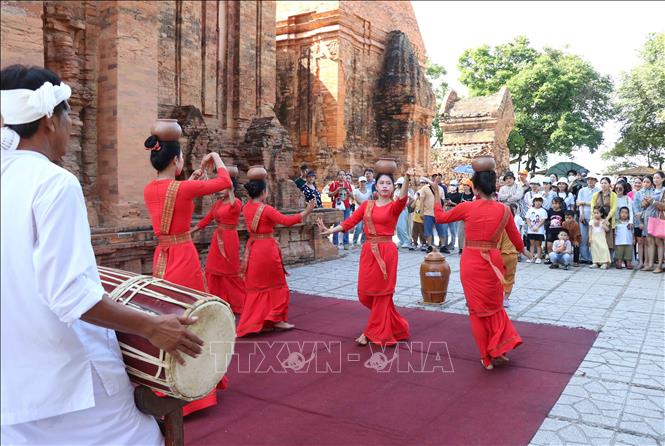 Khánh Hòa: Thu hút du khách từ tiềm năng biển đảo, chiều sâu văn hóa giàu bản sắc - Ảnh 2. Khánh Hòa: Thu hút du khách từ tiềm năng biển đảo, chiều sâu văn hóa giàu bản sắc - Ảnh 2.