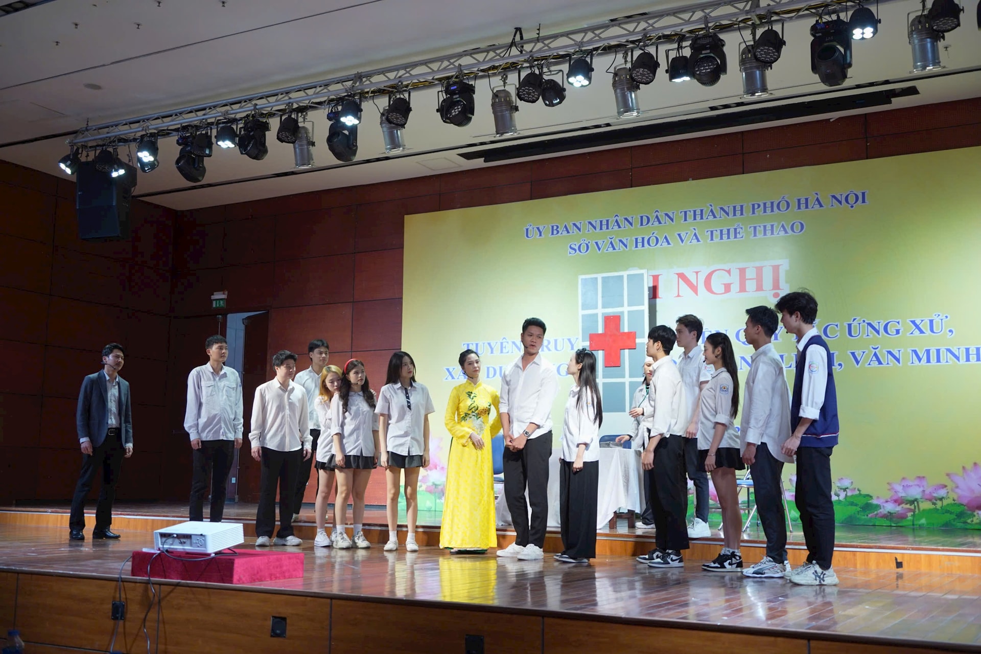 Đổi mới tuyên truyền Quy tắc ứng xử, xây dựng Người Hà Nội thanh lịch, văn minh - Ảnh 3.