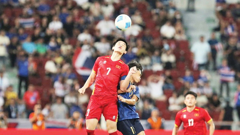 Bóng đá Việt Nam vững vàng tiến bước - Ảnh 1.