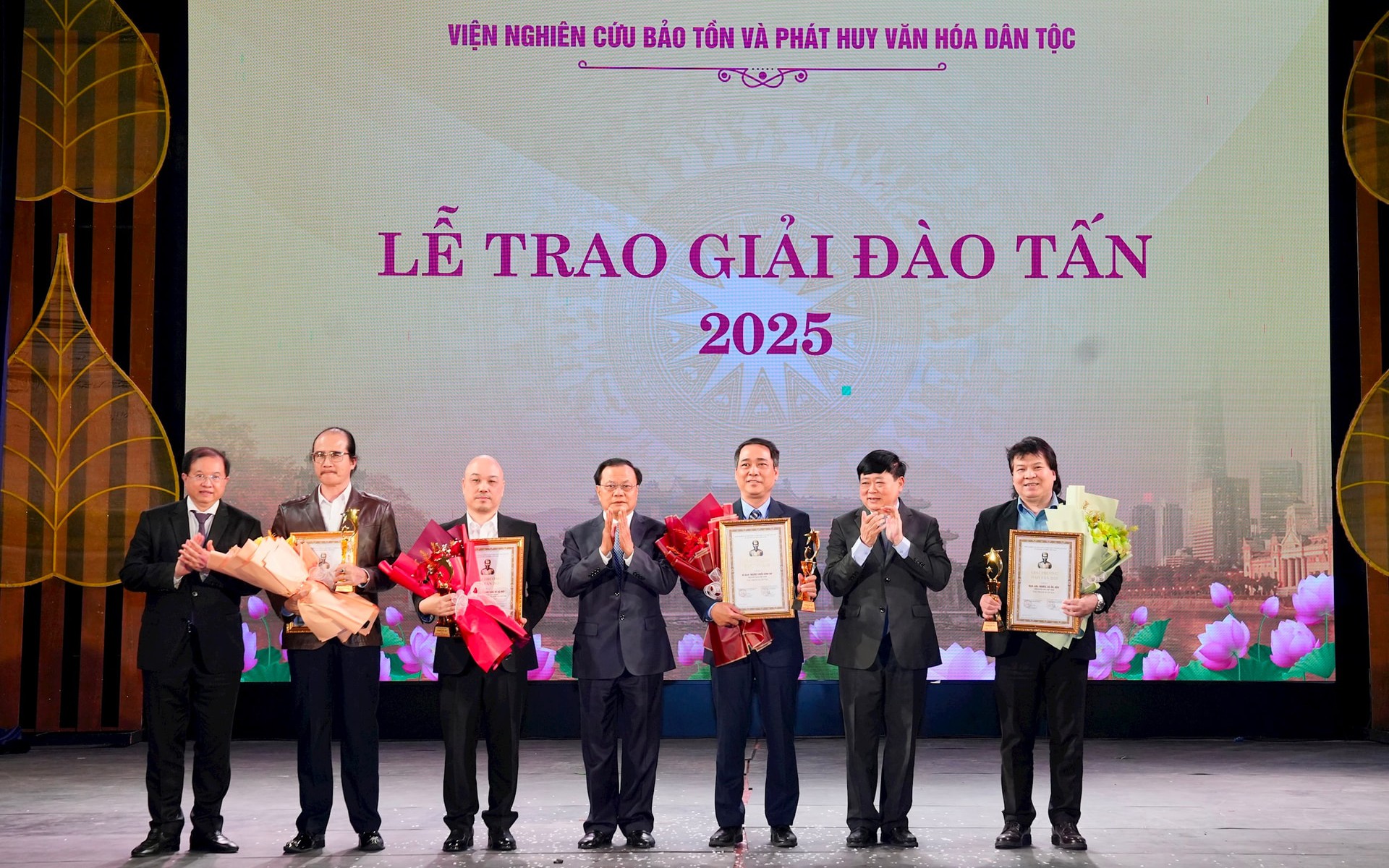 Điểm báo hoạt động ngành Văn hóa, Thể thao và Du lịch ngày 31/12/2025