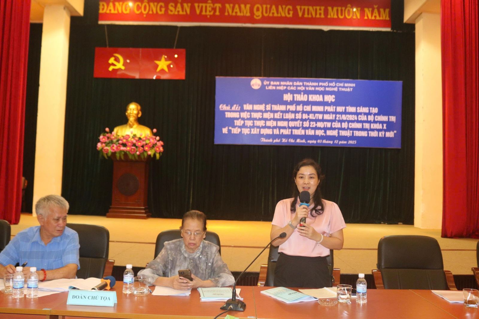 Gỡ điểm nghẽn để văn học, nghệ thuật TP Hồ Chí Minh thích ứng với kỷ nguyên số - Ảnh 1.