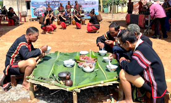 Chu trình khép kín: Từ văn hóa đến kinh tế góp phần xóa đói, giảm nghèo - Ảnh 2.