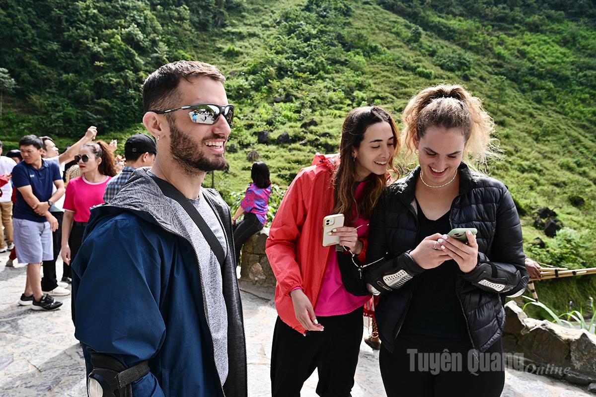 Tuyên Quang: “Số hóa” để tham gia giao thông an toàn lên cao nguyên đá - Ảnh 1. Tuyên Quang: “Số hóa” để tham gia giao thông an toàn lên cao nguyên đá - Ảnh 1.