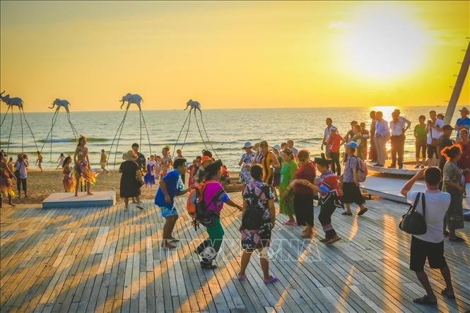 Du lịch tăng trưởng mạnh, Việt Nam đón hơn 19 triệu lượt khách quốc tế - Ảnh 2. Du lịch tăng trưởng mạnh, Việt Nam đón hơn 19 triệu lượt khách quốc tế - Ảnh 2.