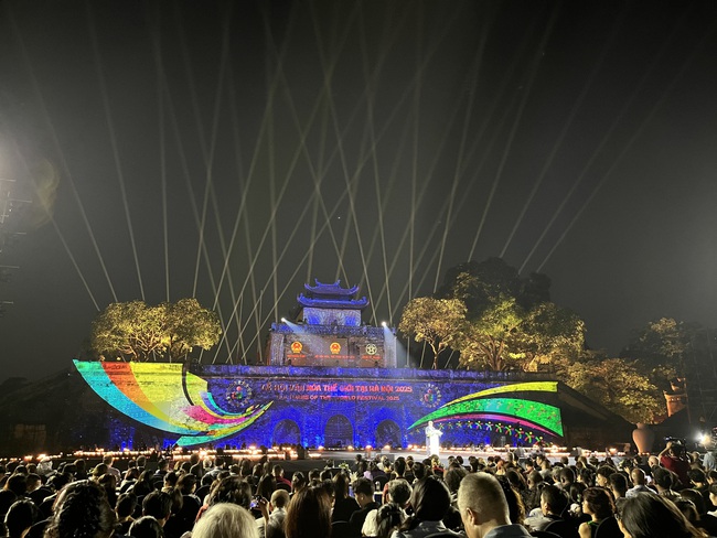 Hà Nội: Xây dựng môi trường văn hóa lành mạnh tạo động lực phát triển kinh tế, xã hội và hội nhập quốc tế - Ảnh 1. Hà Nội: Xây dựng môi trường văn hóa lành mạnh tạo động lực phát triển kinh tế, xã hội và hội nhập quốc tế - Ảnh 1.