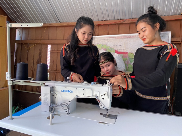 Nhiều địa phương khôi phục lễ hội truyền thống gắn với khai thác sản phẩm du lịch - Ảnh 1. Nhiều địa phương khôi phục lễ hội truyền thống gắn với khai thác sản phẩm du lịch - Ảnh 1.