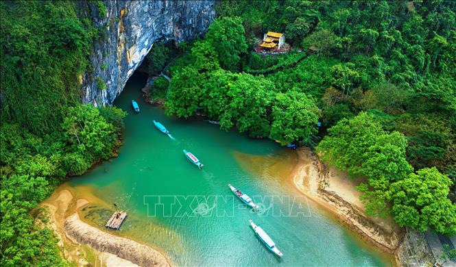 Du lịch Quảng Bình khởi sắc, tăng tần suất chuyến bay dịp Tết - Ảnh 1. Du lịch Quảng Bình khởi sắc, tăng tần suất chuyến bay dịp Tết - Ảnh 1.