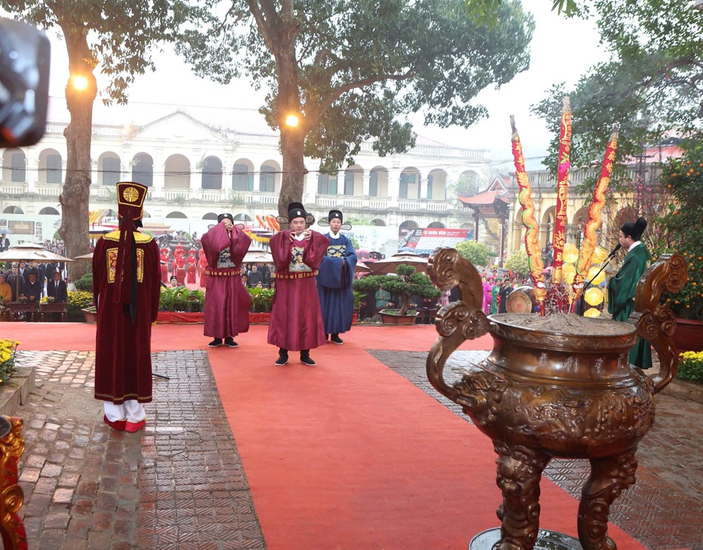 Chủ tịch nước Lương Cường dâng hương - khai xuân Ất Tỵ tại Hoàng thành Thăng Long  - Ảnh 4.