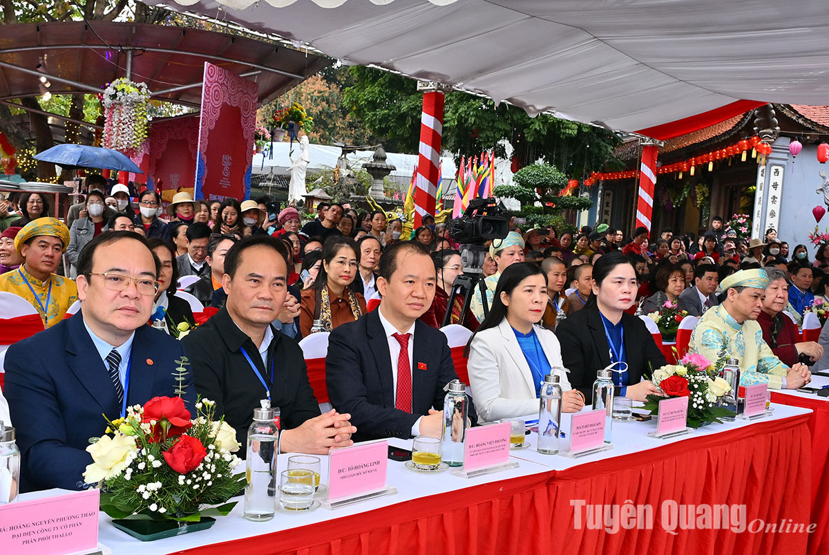 Tuyên Quang: Khai mạc Lễ hội đền Hạ, đền Thượng, đền Ỷ La năm 2025 - Ảnh 1.