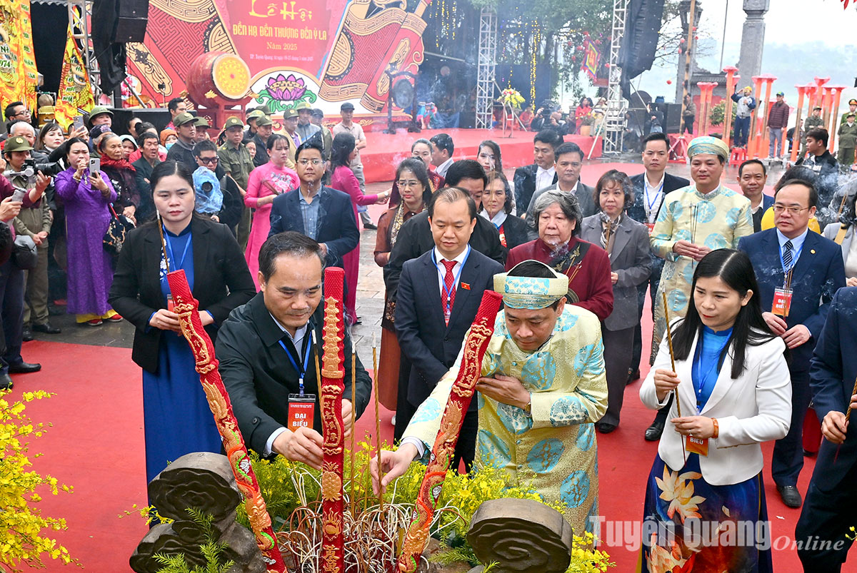 Tuyên Quang: Khai mạc Lễ hội đền Hạ, đền Thượng, đền Ỷ La năm 2025 - Ảnh 2.