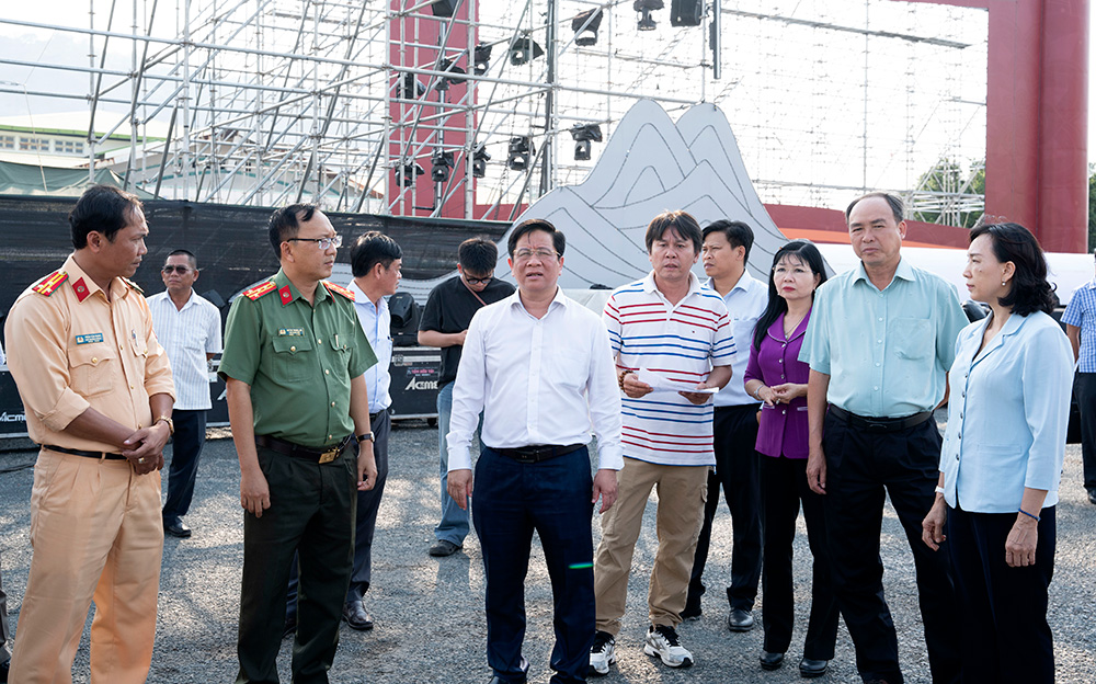 An Giang rà soát, kiểm tra công tác tổ chức Lễ đón bằng UNESCO ghi danh “Lễ hội Vía Bà Chúa Xứ Núi Sam” vào danh mục Di sản văn hóa phi vật thể đại diện nhân loại  - Ảnh 8.