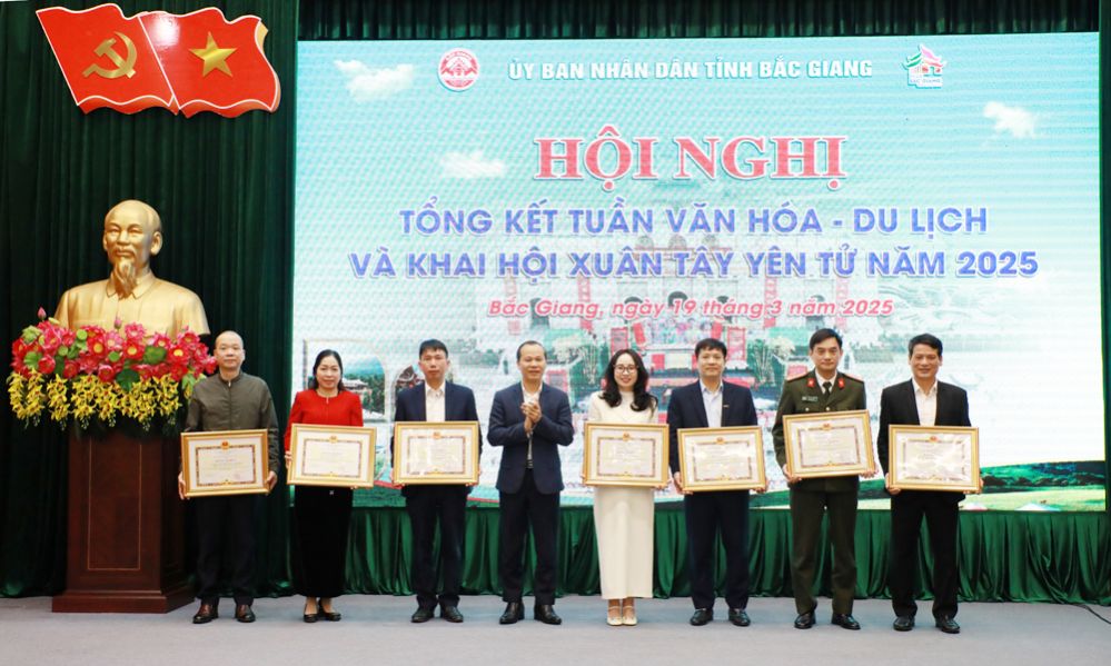 Tổng kết Tuần Văn hóa - Du lịch tỉnh Bắc Giang năm 2025: Khen thưởng 31 tập thể, cá nhân - Ảnh 1.